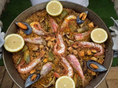 Receta facil arroz con pulpo, salmonetes y alcachofas