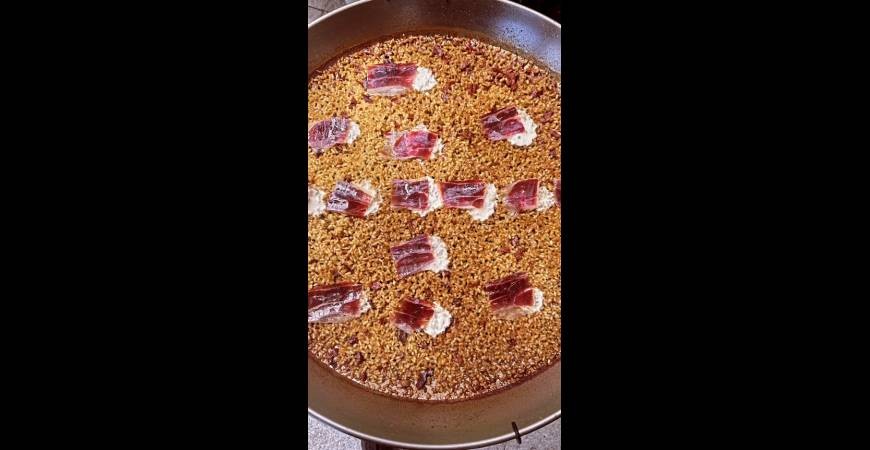 Receta de @fanaticook: Arroz seco con espuma de huevo frito y paletilla ibérica de bellota