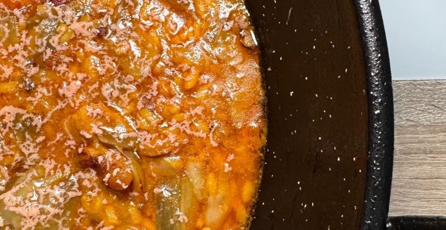 Receta de @vadearroces: Arroz meloso de costillas, alcachofas y foie