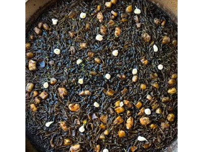 Receta de @fanaticook: Fideuá negra de calamar con alioli y cítrico