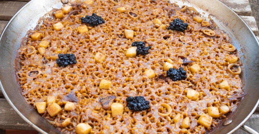 Receta de @elchefkent: arroz de calamares y sepia con falso caviar