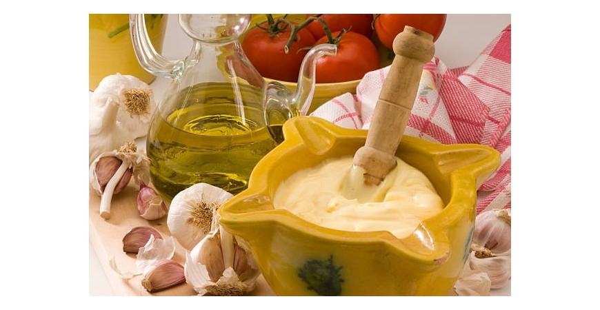 Cómo preparar alioli para arroz y paella: receta casera paso a paso
