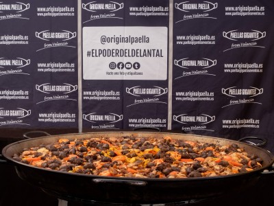 Receta de @originalpaella: Arroz al horno en paella para 200 personas