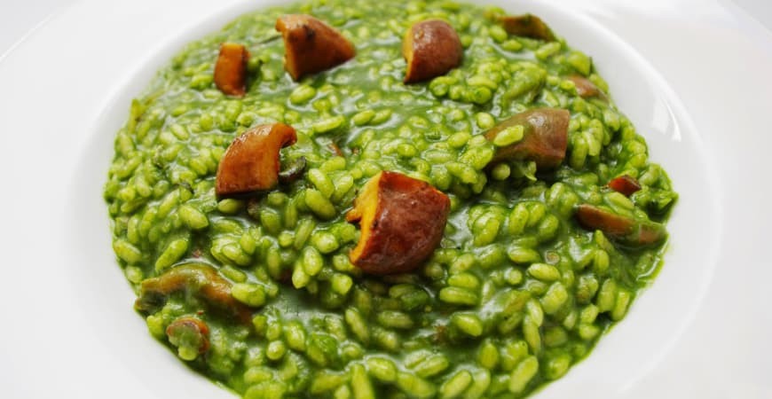 Receta de @ximo_carrion: arroz con capellanets a la llama, fondo de sus espinas , espinacas licuadas y setas