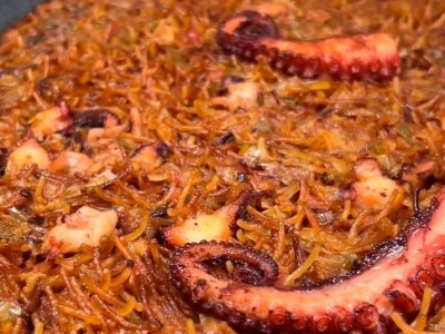 Receta de _comeydisfruta_: Fideua de pulpo y puerros