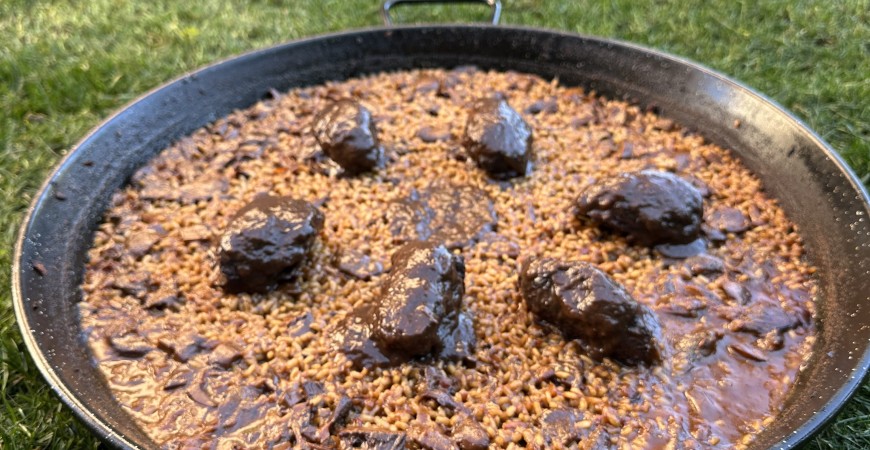 Receta de @cherenayuso: arroz de carrilleras y níscalos