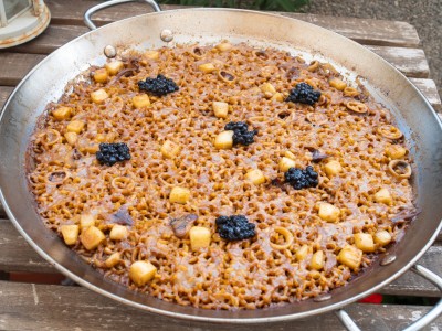Receta de @elchefkent: arroz de calamares y sepia con falso caviar
