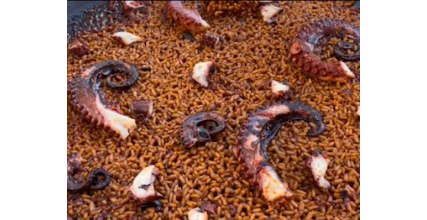 Receta de @cherenayuso: paella de pulpo, sobrasada y ajo negro