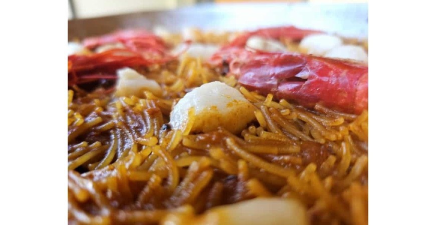 Receta de @originalpaella: Fideua de carabineros y rape
