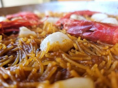 Receta de @originalpaella: Fideua de carabineros y rape